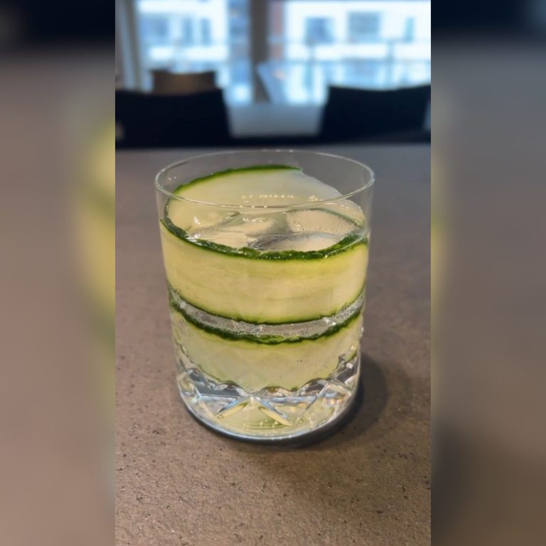Gin & tonic med stilig agurkgarnityr