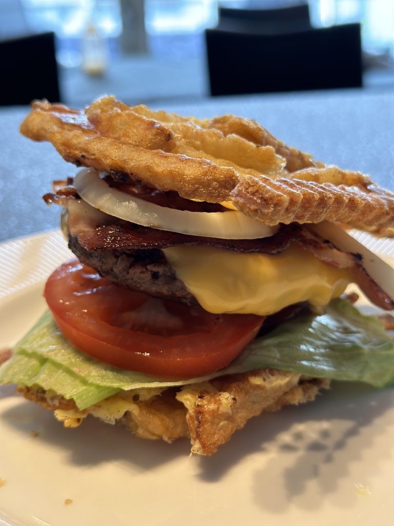 Burger innpakket i fries